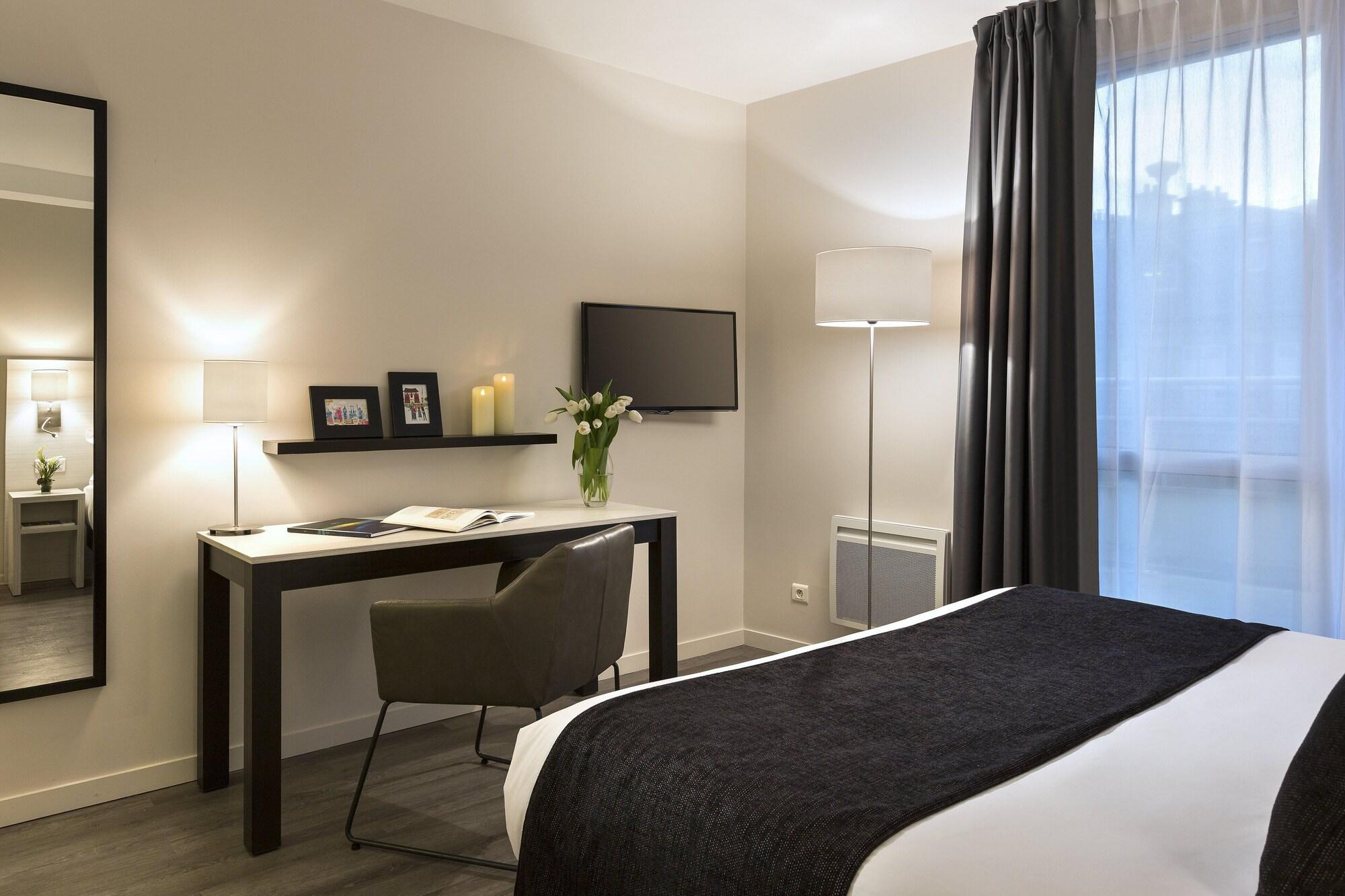 Aparthotel Citadines Montmartre Parigi Esterno foto