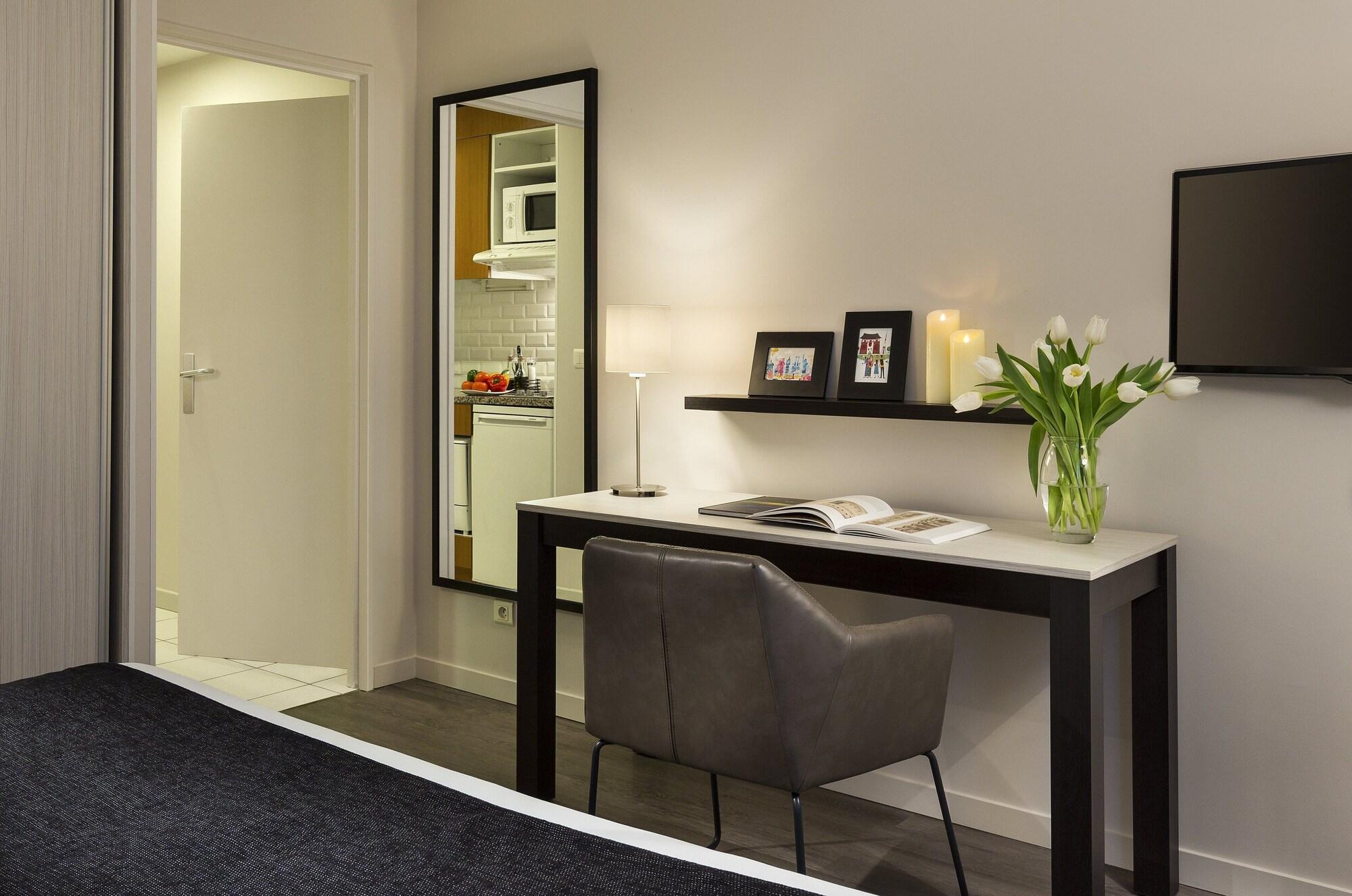 Aparthotel Citadines Montmartre Parigi Esterno foto