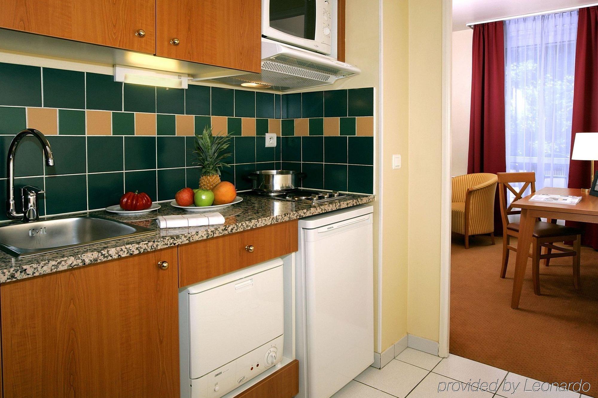 Aparthotel Citadines Montmartre Parigi Camera foto
