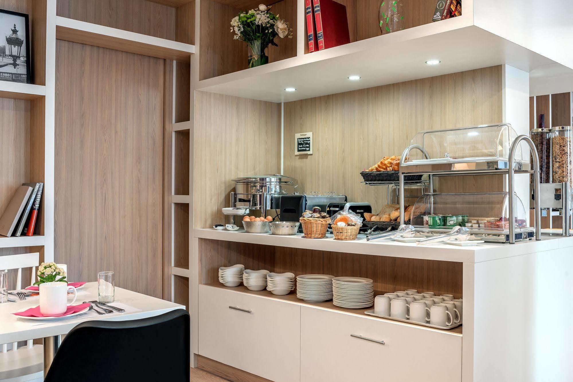 Aparthotel Citadines Montmartre Parigi Esterno foto